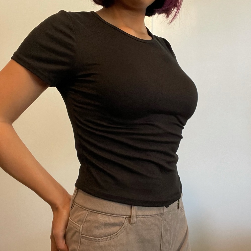 XS black crew neck tee | live in the moment